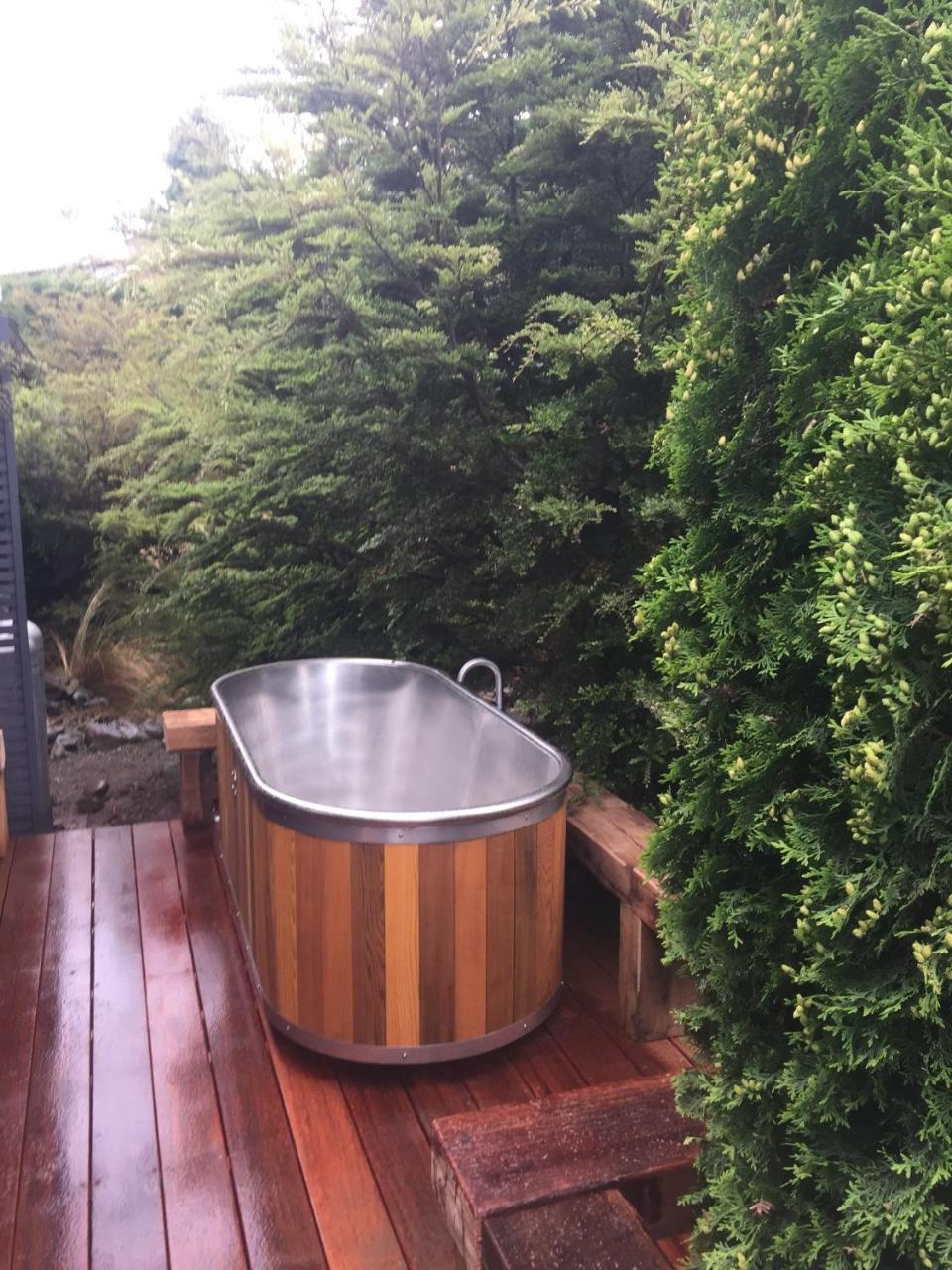 Black Beech House With Stunning Outdoor Bath Лейк Текапо Екстериор снимка